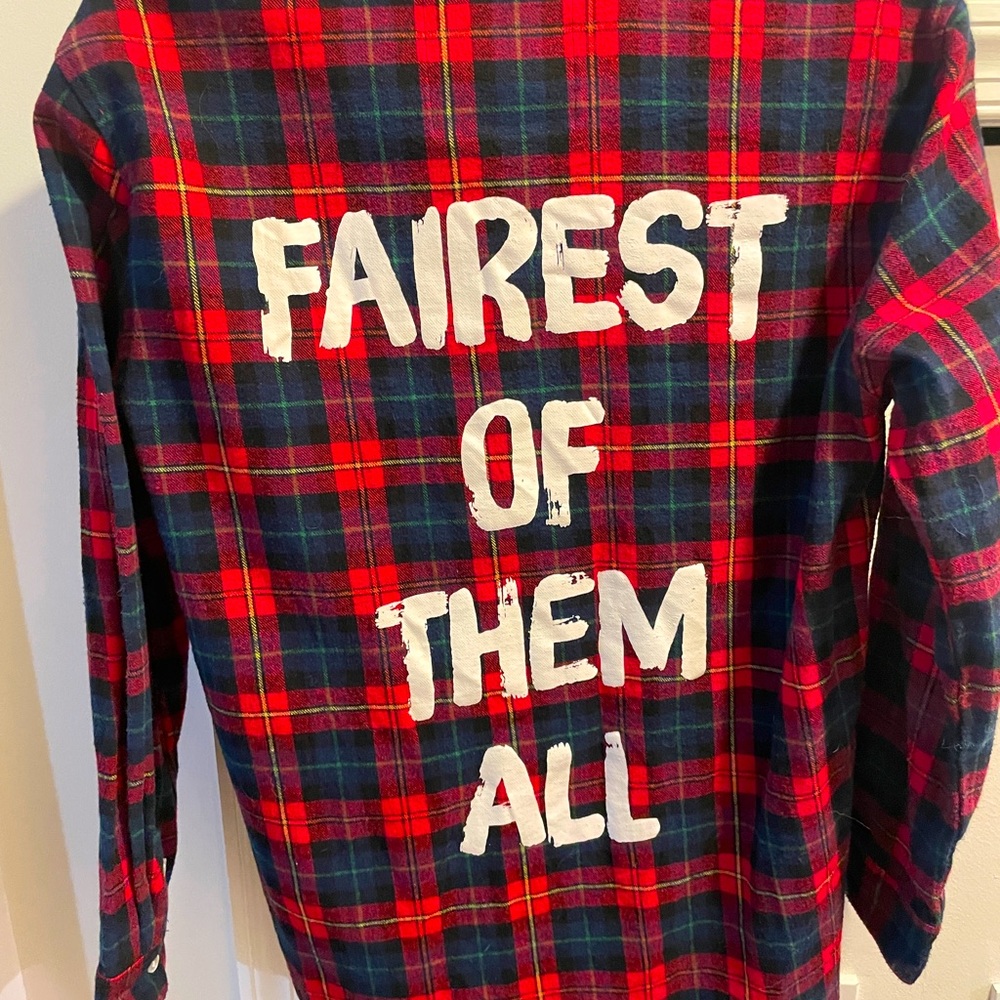 Cake worthy Fairest of them All flannel! Worn once to Disneyland 🍎